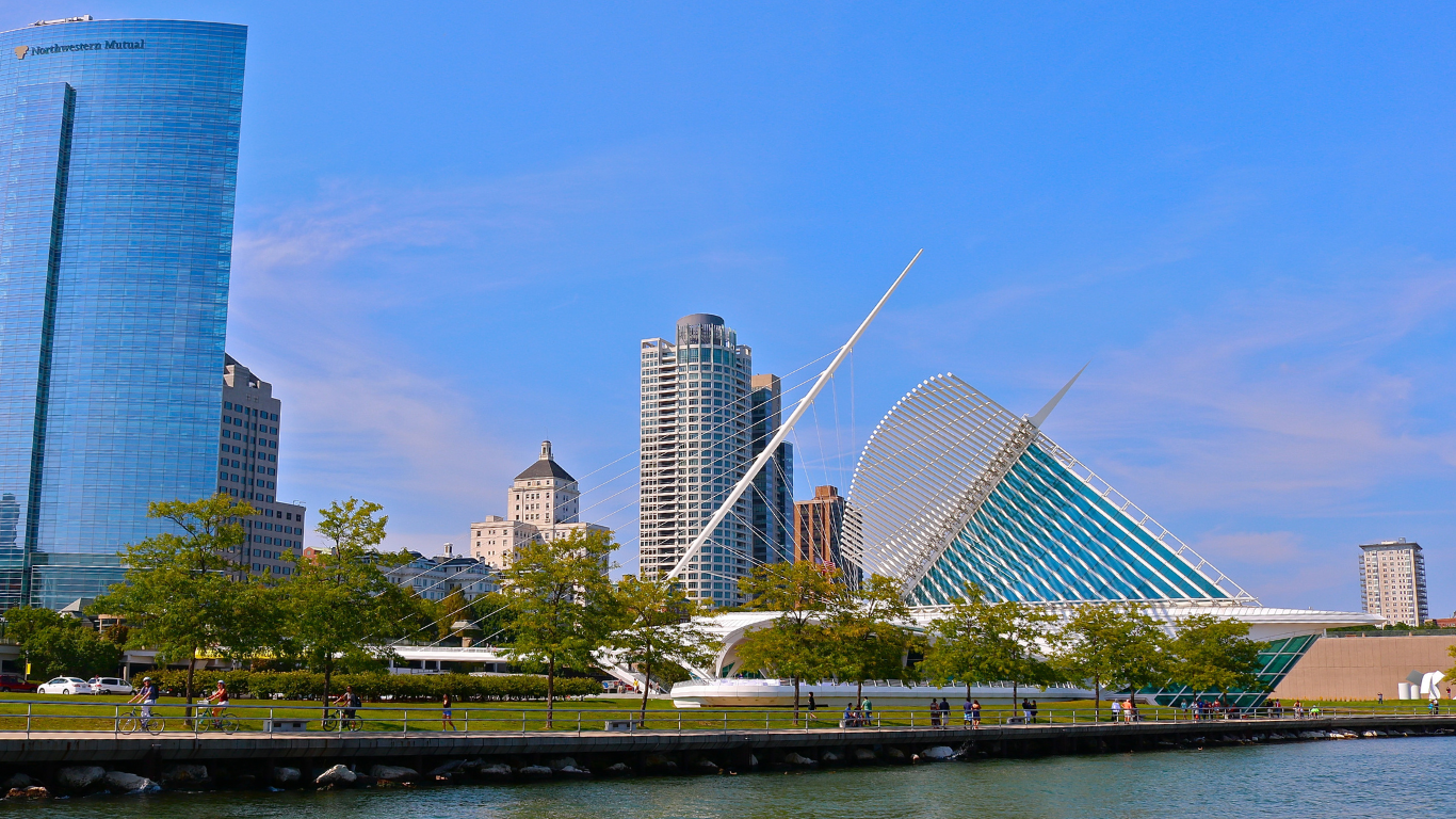 Milwaukee skyline MAX 2025